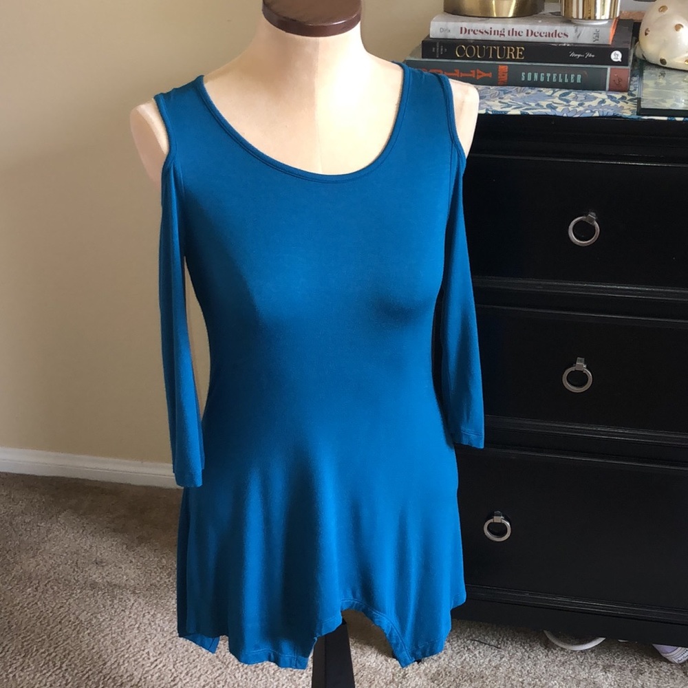 Signature Collection Cold Shoulder Tunic - Picture 7 of 7